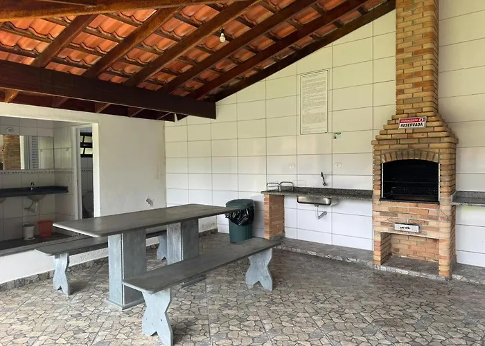 Apartamento Ubatuba ao lado das praias de Enseada e Santa Rita